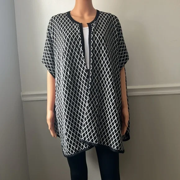 Chicos Black White Patterned Poncho Cardigan - Picture 5 of 15